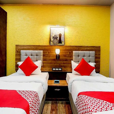 Brahmapur Super Hotel O Padma Manor מראה חיצוני תמונה