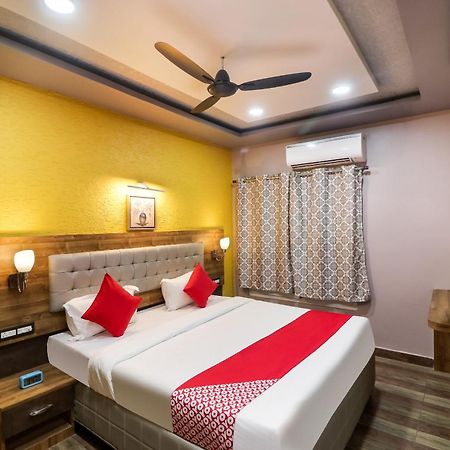 Brahmapur Super Hotel O Padma Manor מראה חיצוני תמונה
