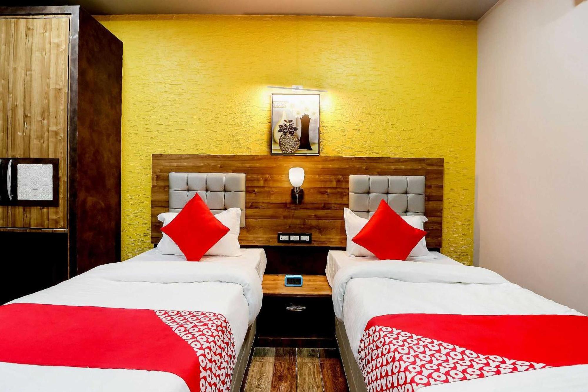 Brahmapur Super Hotel O Padma Manor מראה חיצוני תמונה