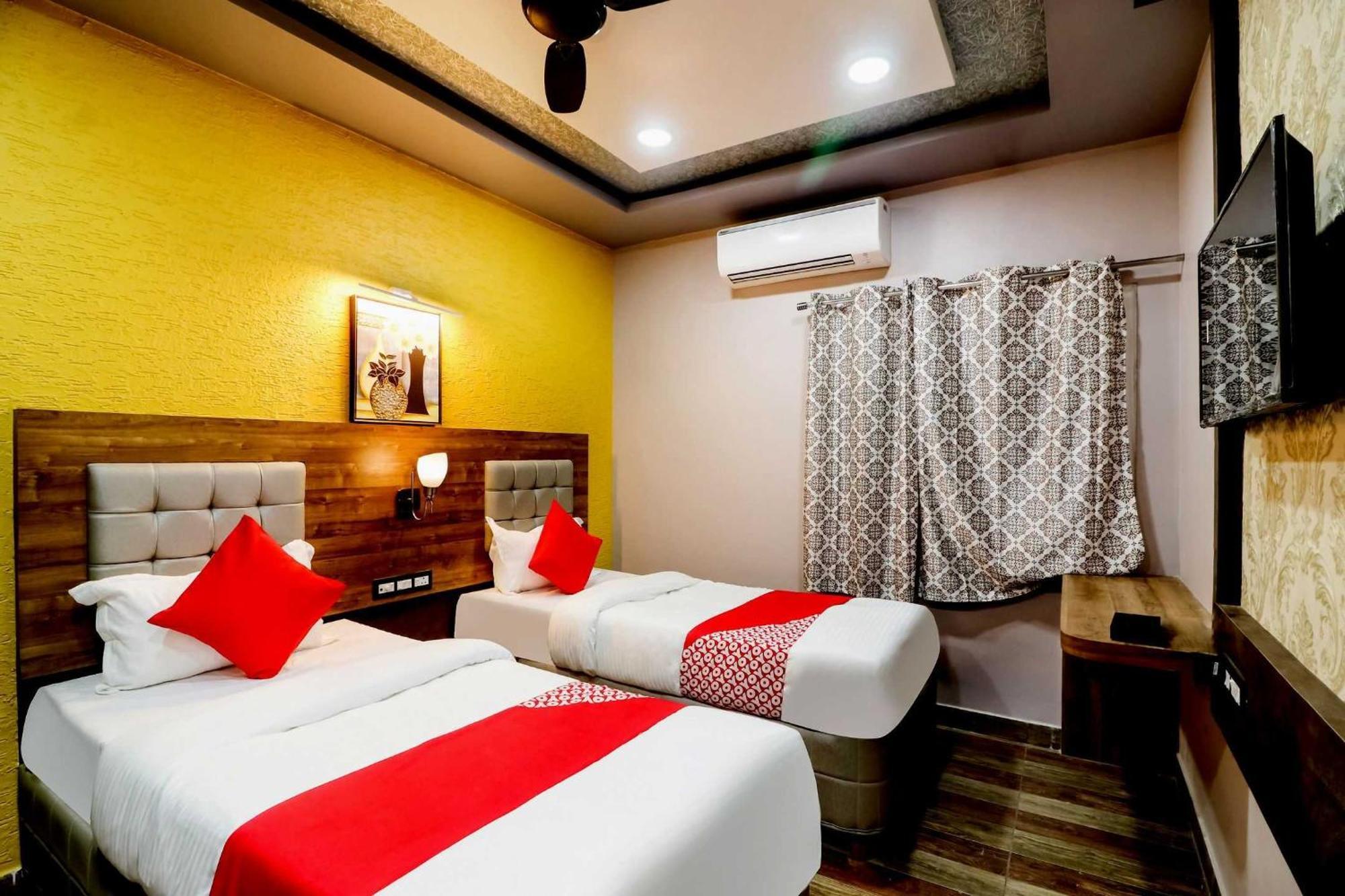Brahmapur Super Hotel O Padma Manor מראה חיצוני תמונה