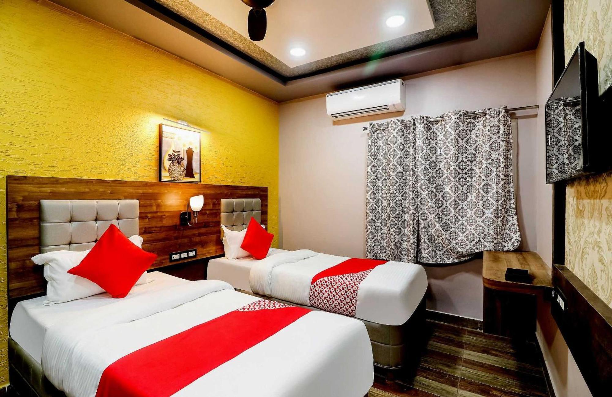 Brahmapur Super Hotel O Padma Manor מראה חיצוני תמונה