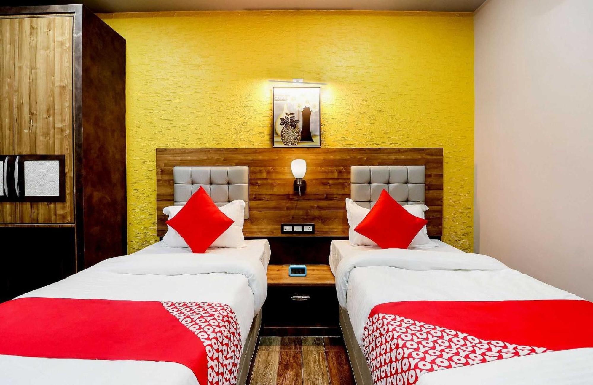 Brahmapur Super Hotel O Padma Manor מראה חיצוני תמונה