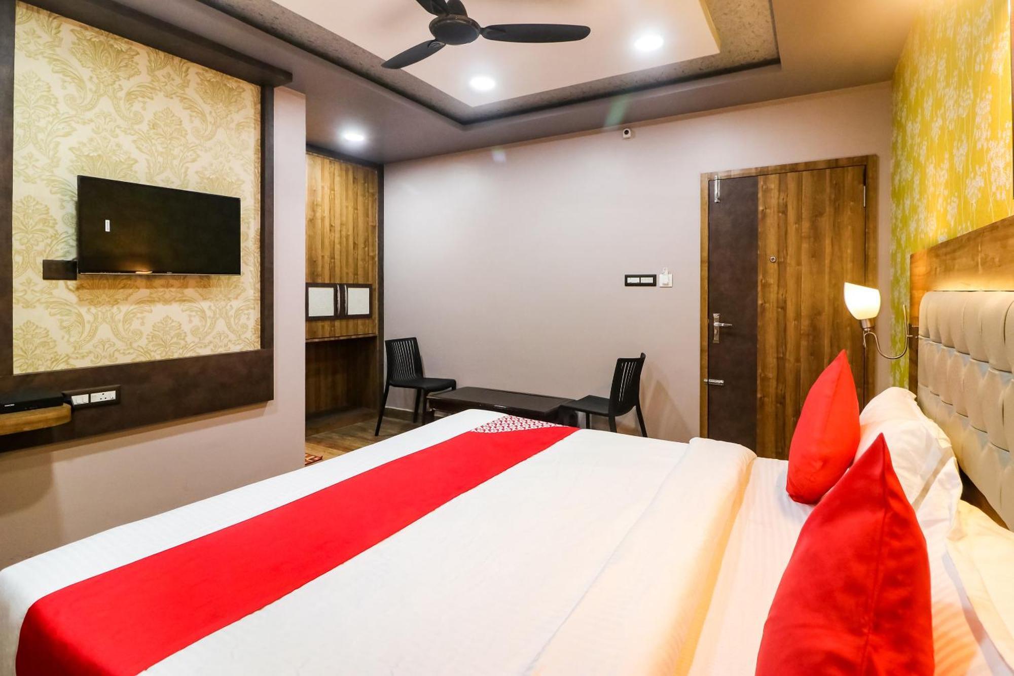 Brahmapur Super Hotel O Padma Manor מראה חיצוני תמונה