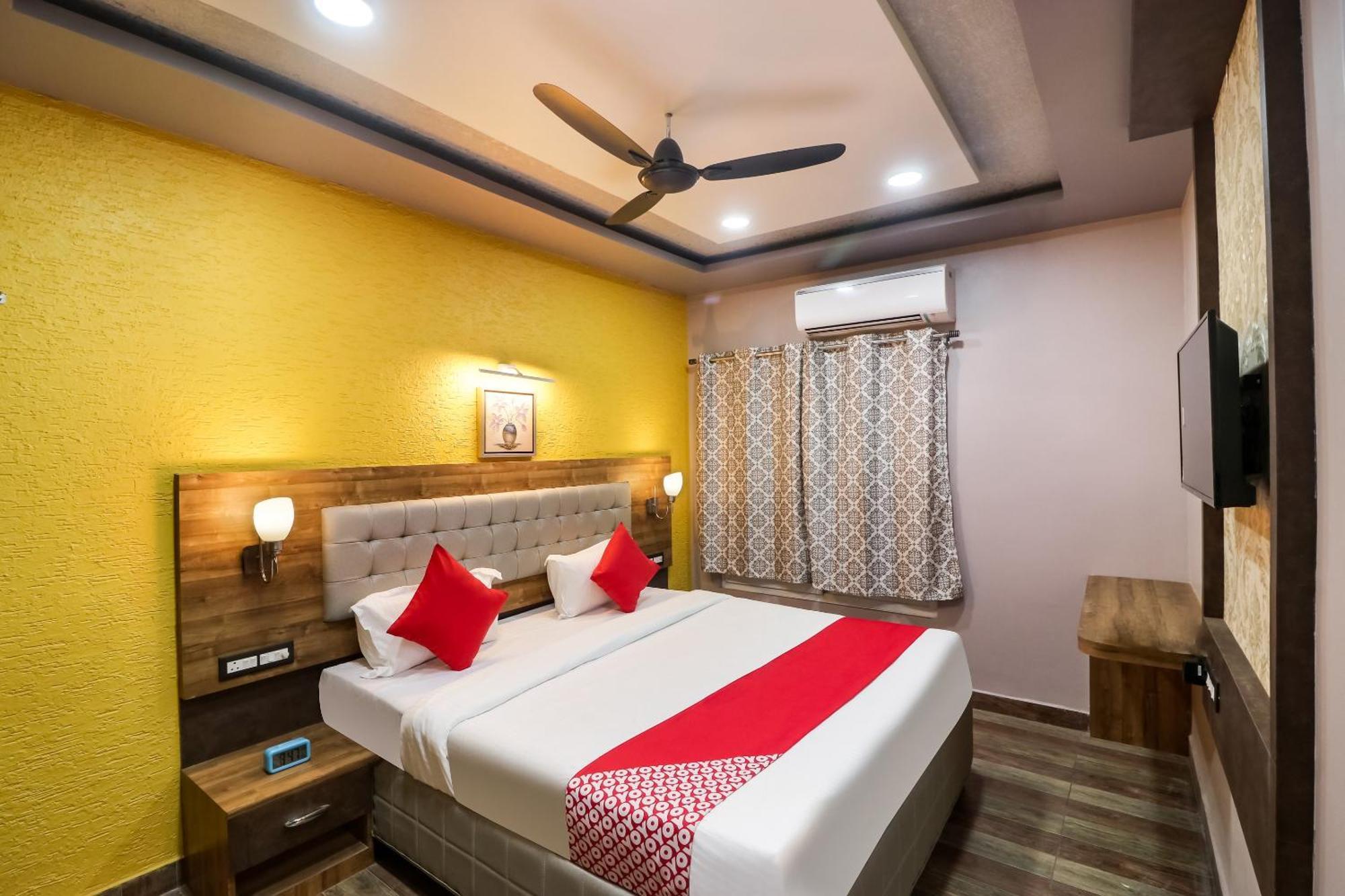 Brahmapur Super Hotel O Padma Manor מראה חיצוני תמונה