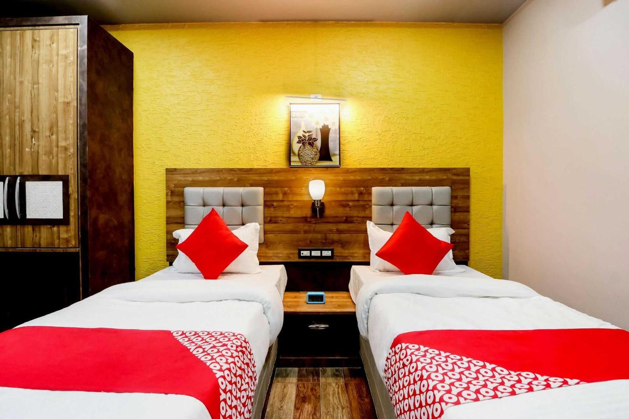 Brahmapur Super Hotel O Padma Manor מראה חיצוני תמונה
