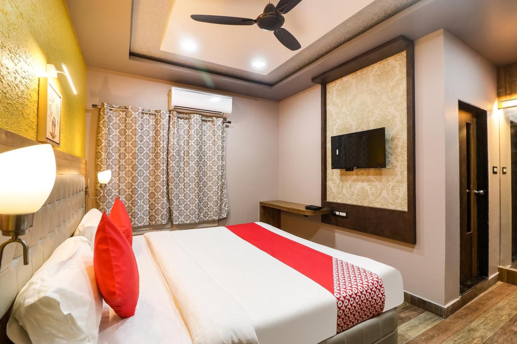 Brahmapur Super Hotel O Padma Manor מראה חיצוני תמונה