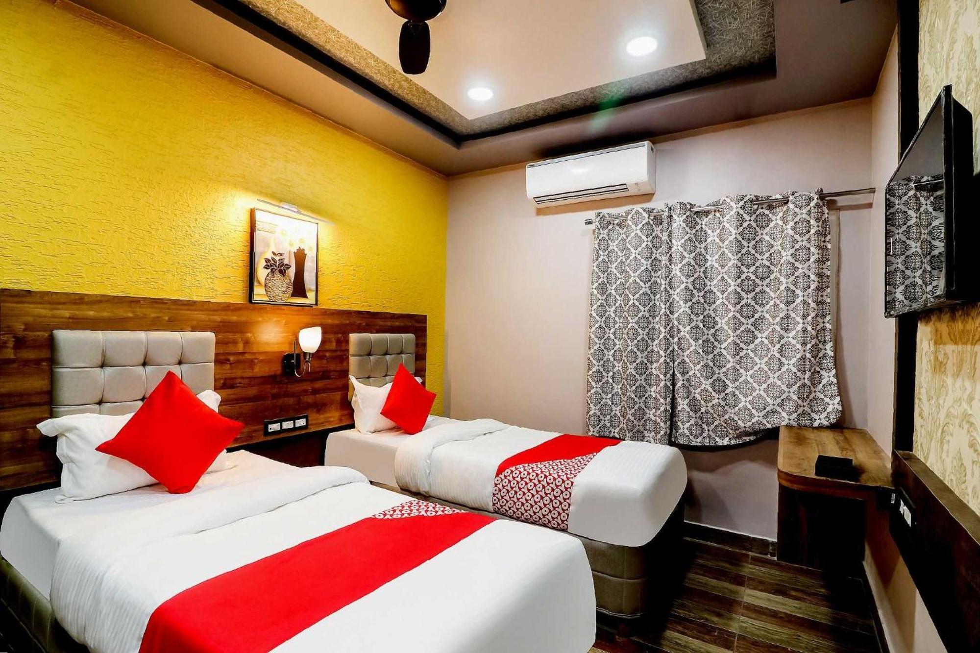 Brahmapur Super Hotel O Padma Manor מראה חיצוני תמונה