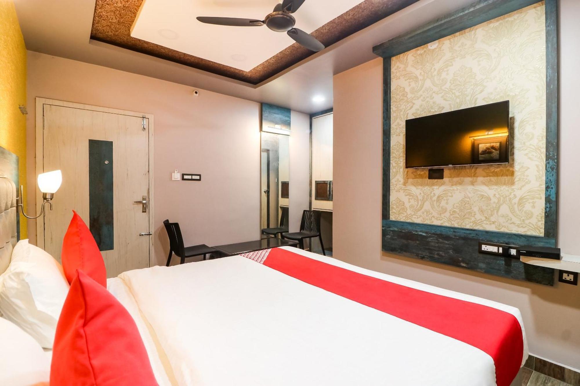 Brahmapur Super Hotel O Padma Manor מראה חיצוני תמונה