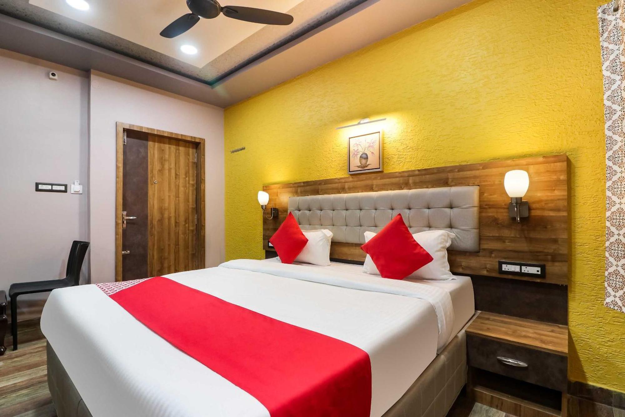 Brahmapur Super Hotel O Padma Manor מראה חיצוני תמונה