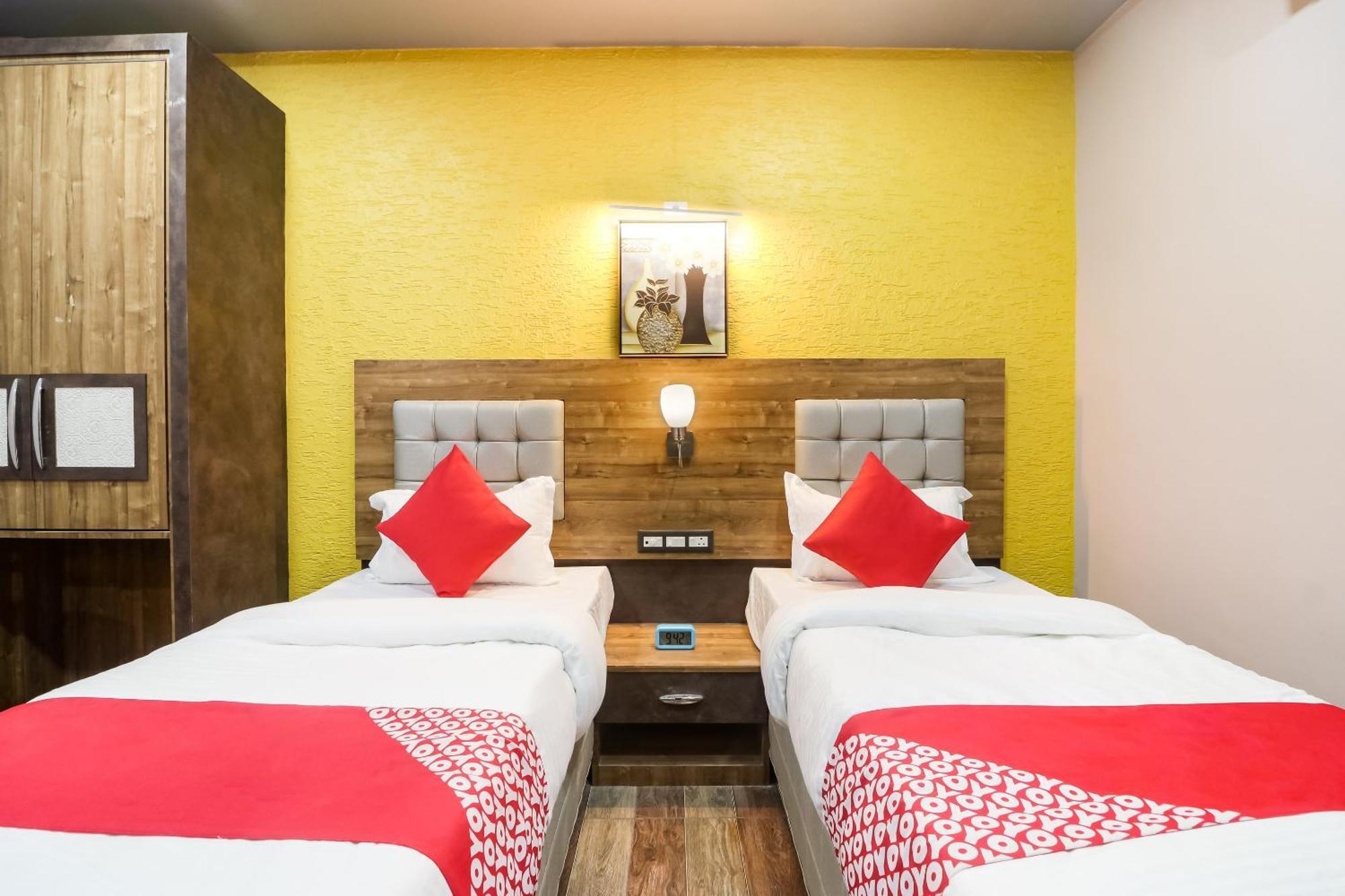 Brahmapur Super Hotel O Padma Manor מראה חיצוני תמונה