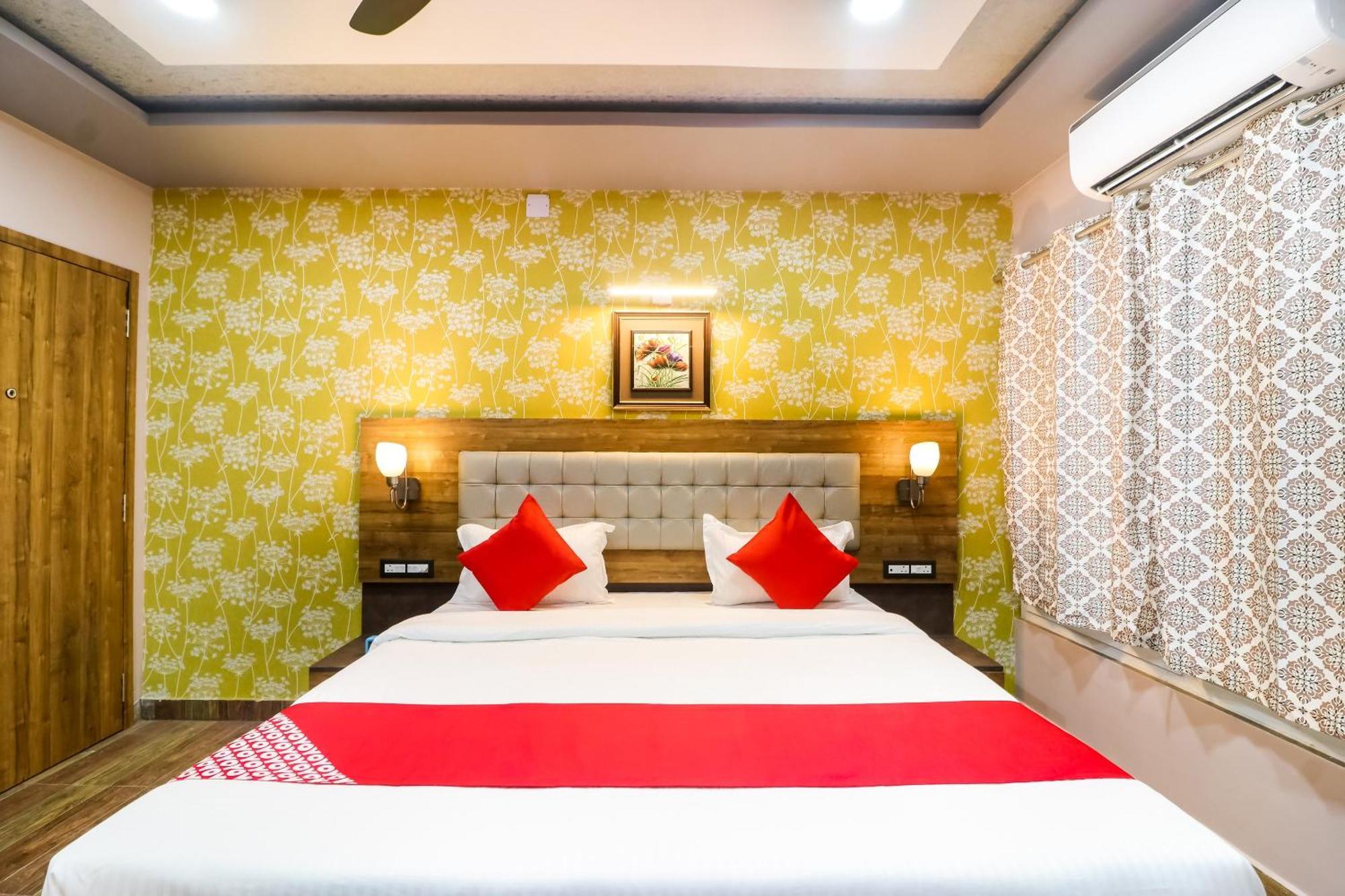 Brahmapur Super Hotel O Padma Manor מראה חיצוני תמונה