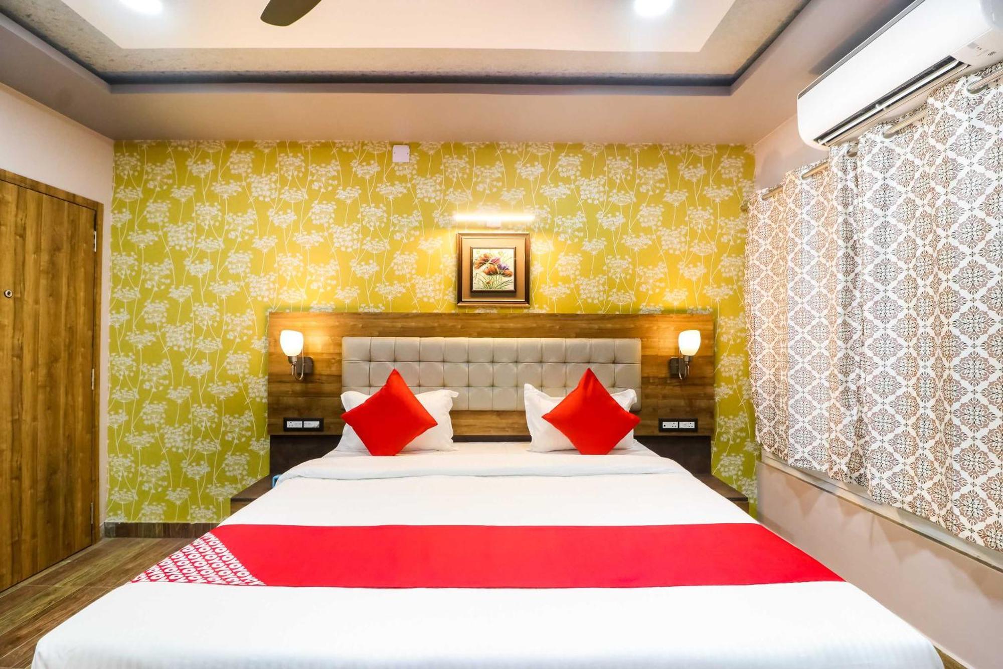 Brahmapur Super Hotel O Padma Manor מראה חיצוני תמונה