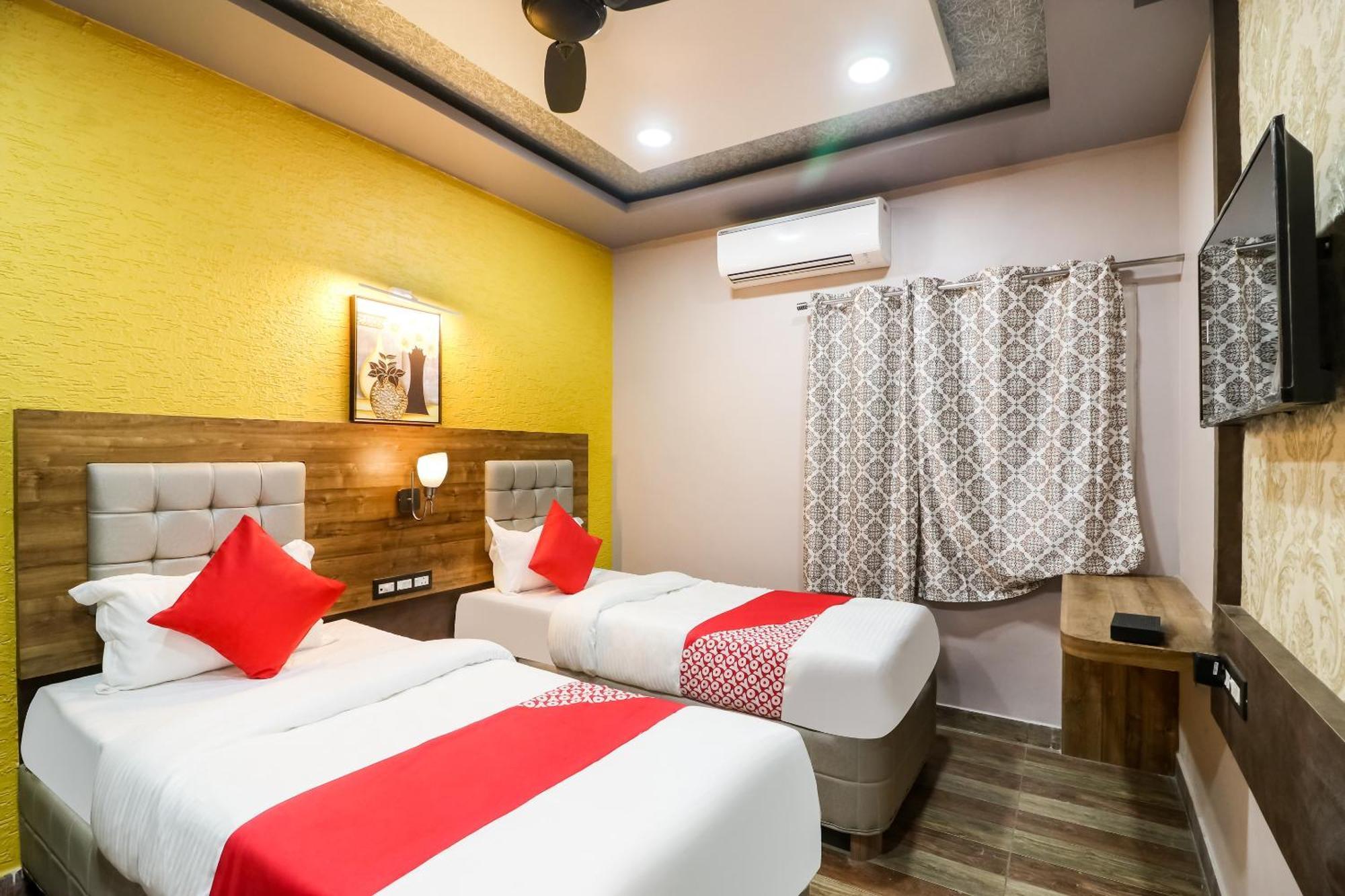 Brahmapur Super Hotel O Padma Manor מראה חיצוני תמונה
