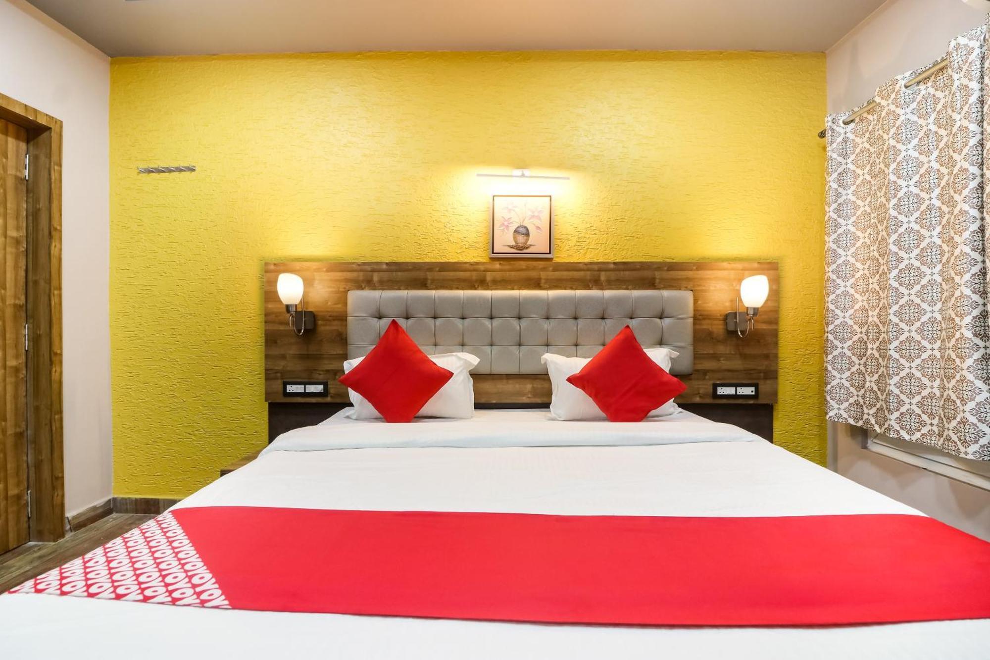 Brahmapur Super Hotel O Padma Manor מראה חיצוני תמונה